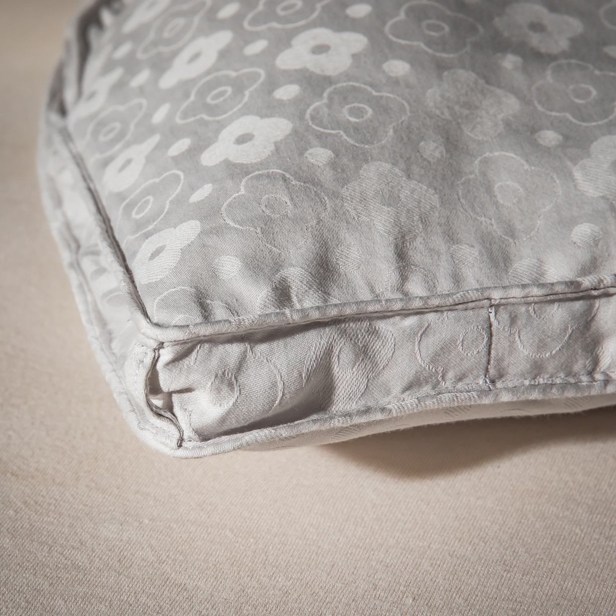 91家纺网 家纺一手货源 找家纺 华盛羽绒被壳 2025新款全棉四叶草双层纱提花自充绒羽绒被壳羽绒被 双层四叶草灰色