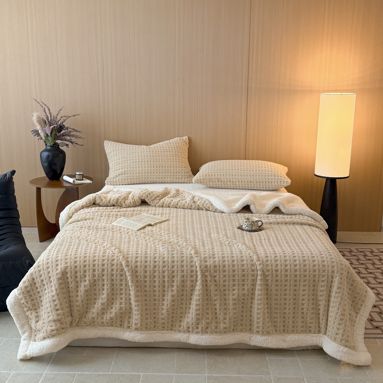 91家纺网 家纺一手货源 找家纺 欧邦 2025新款华夫格羊羔绒双层毯盖毯毯子-场景2 华夫格-卡其