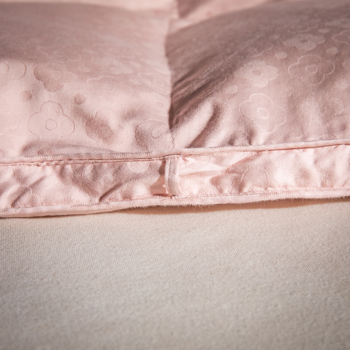 91家纺网 家纺一手货源 找家纺 华盛羽绒被壳 2025新款全棉四叶草双层纱提花自充绒羽绒被壳羽绒被 双层四叶草豆沙