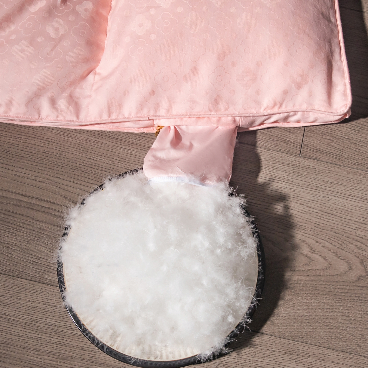 91家纺网 家纺一手货源 找家纺 （总）御眠纺羽绒被壳 2025新款全棉四叶草双层纱提花自充绒羽绒被壳羽绒被