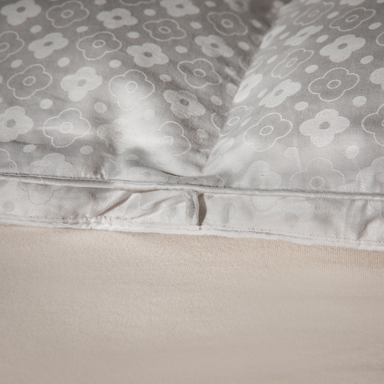 91家纺网 家纺一手货源 找家纺 御眠纺羽绒被壳 2025新款全棉四叶草双层纱提花自充绒羽绒被壳羽绒被 双层四叶草灰色