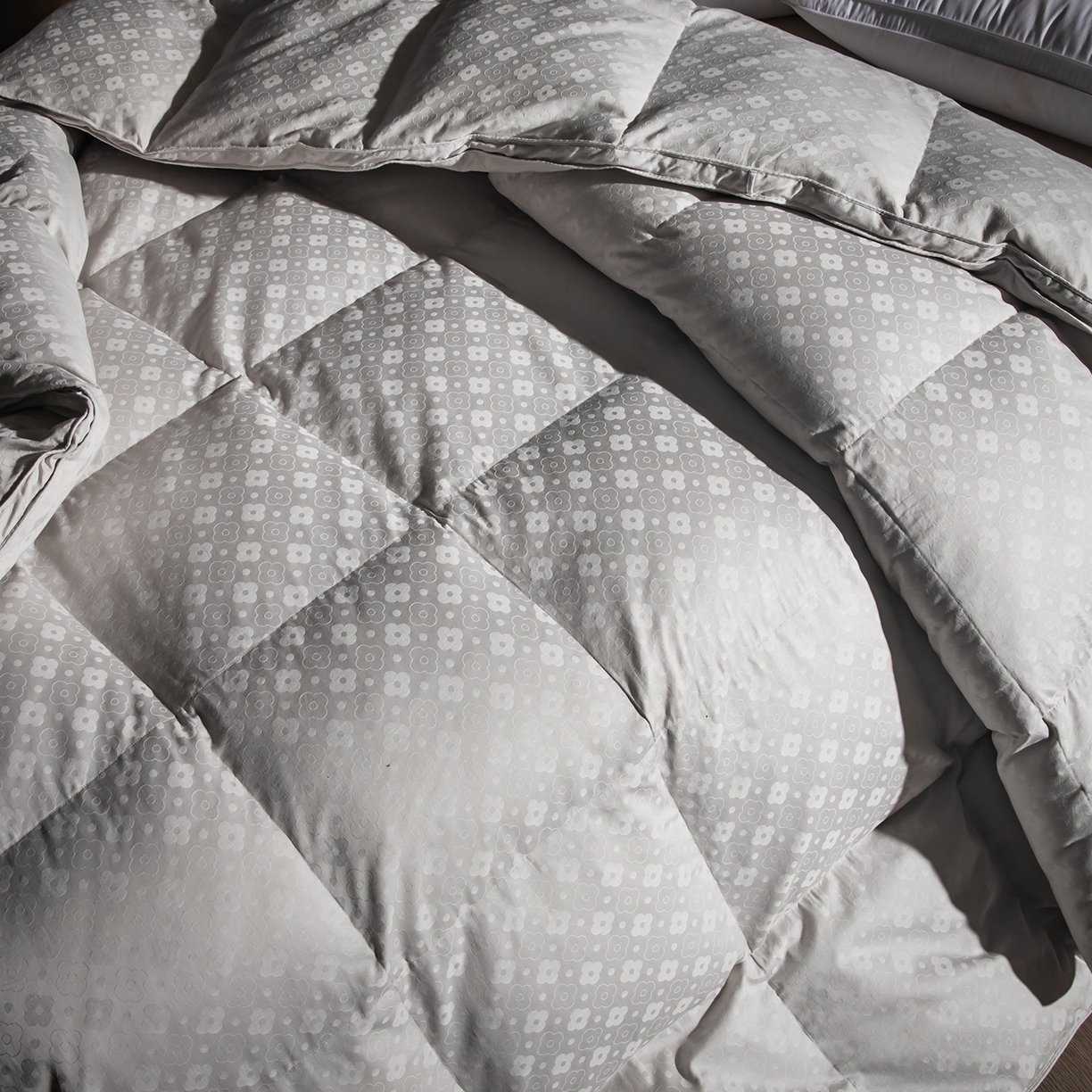 91家纺网 家纺一手货源 找家纺 静若居羽绒被壳 2025新款全棉四叶草双层纱提花自充绒羽绒被壳羽绒被 双层四叶草灰色