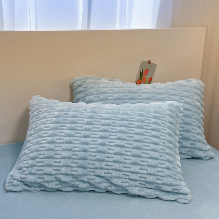 91家纺网 家纺一手货源 找家纺 爱彼家纺 2024新款兔兔绒四件套系列 免兔绒-碧空蔚蓝