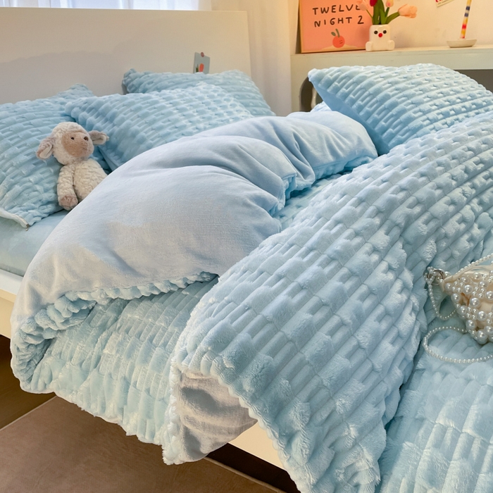 91家纺网 家纺一手货源 找家纺 爱彼家纺 2024新款兔兔绒四件套系列 免兔绒-碧空蔚蓝