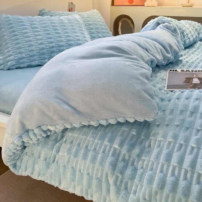 91家纺网 家纺一手货源 找家纺 爱彼家纺 2024新款兔兔绒四件套系列 免兔绒-碧空蔚蓝