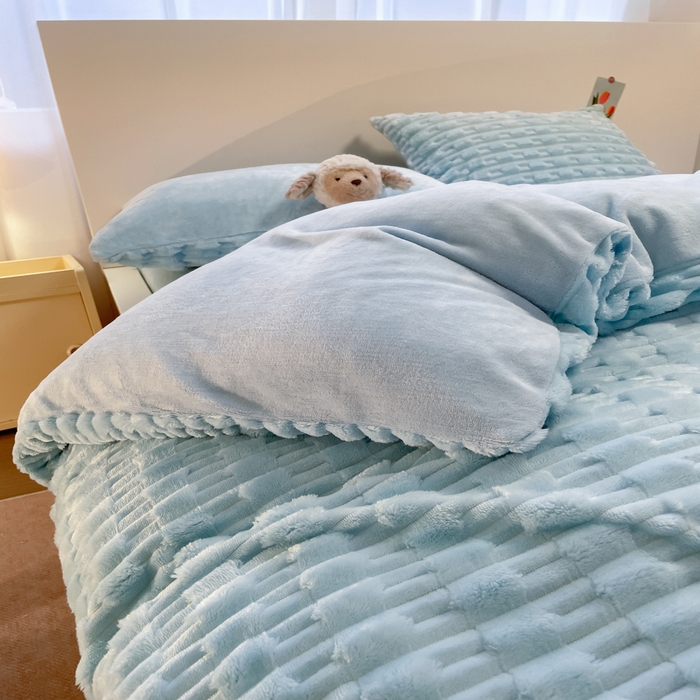 91家纺网 家纺一手货源 找家纺 爱彼家纺 2024新款兔兔绒四件套系列 免兔绒-碧空蔚蓝