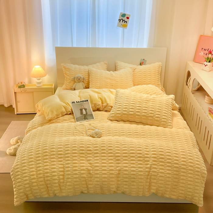 91家纺网 家纺一手货源 找家纺 爱彼家纺 2024新款兔兔绒四件套系列 免兔绒-活力暖黄