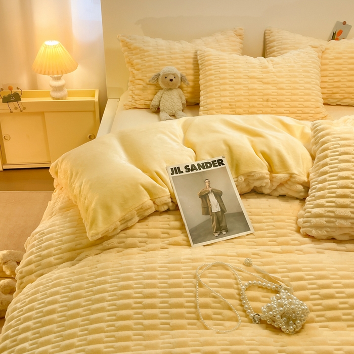 91家纺网 家纺一手货源 找家纺 爱彼家纺 2024新款兔兔绒四件套系列 免兔绒-活力暖黄