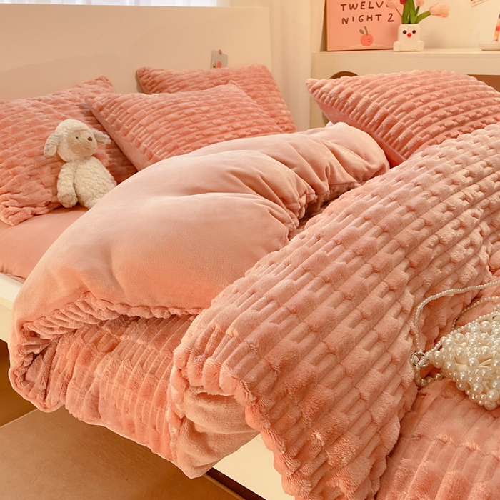 91家纺网 家纺一手货源 找家纺 爱彼家纺 2024新款兔兔绒四件套系列 免兔绒-蜜桃粉粉