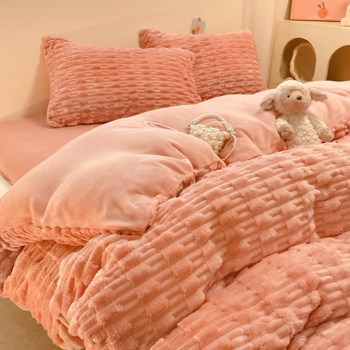 91家纺网 家纺一手货源 找家纺 爱彼家纺 2024新款兔兔绒四件套系列 免兔绒-蜜桃粉粉