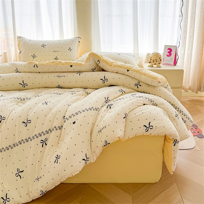 91家纺网 家纺一手货源 找家纺 小石头家纺 2025新款亲肤舒适云感双层纱抗菌被被子被芯 爱心蝴蝶结