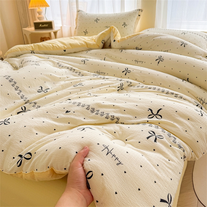 91家纺网 家纺一手货源 找家纺 小石头家纺 2025新款亲肤舒适云感双层纱抗菌被被子被芯 爱心蝴蝶结