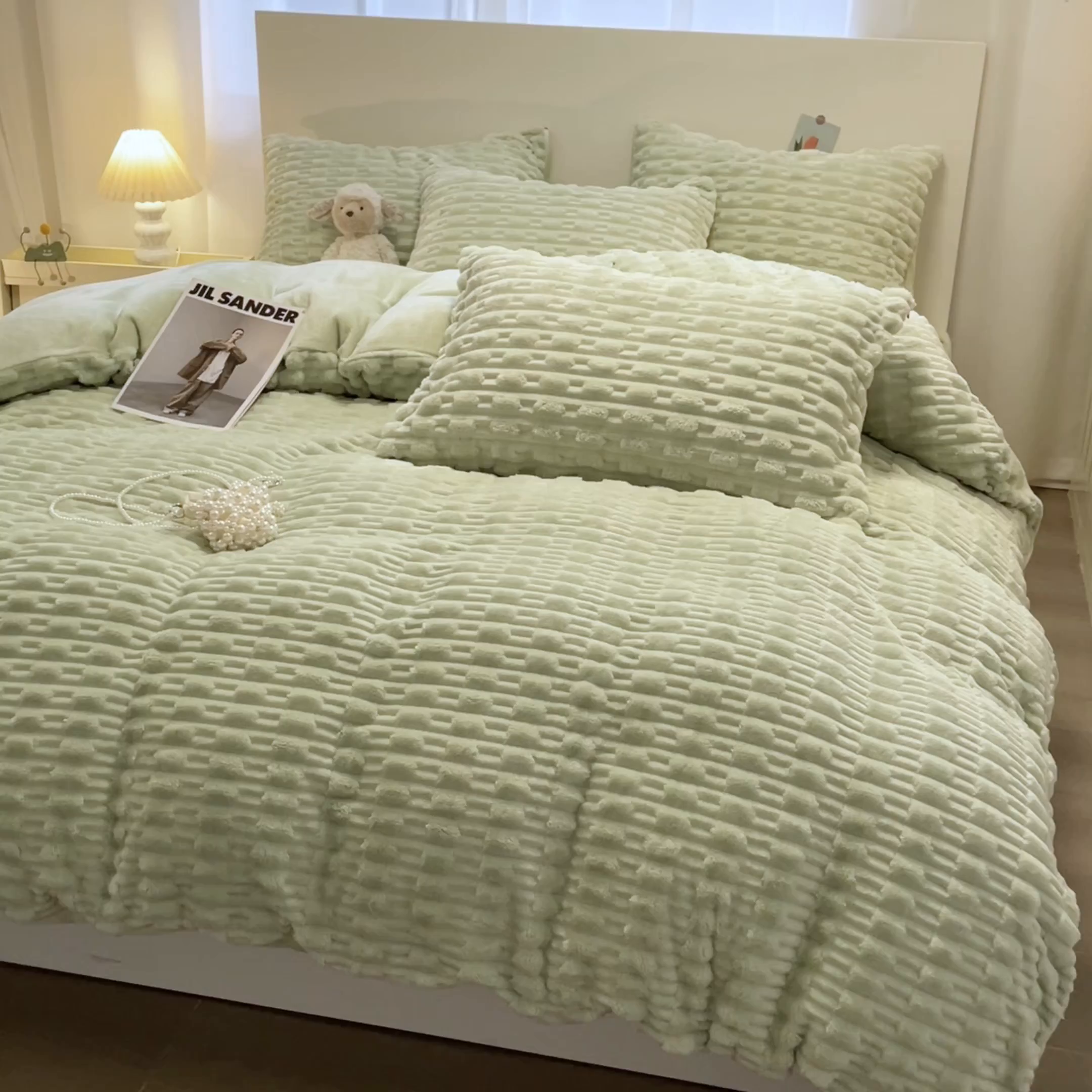 91家纺网 家纺一手货源 找家纺 爱彼家纺 2024新款兔兔绒四件套系列 免兔绒-青果绿韵