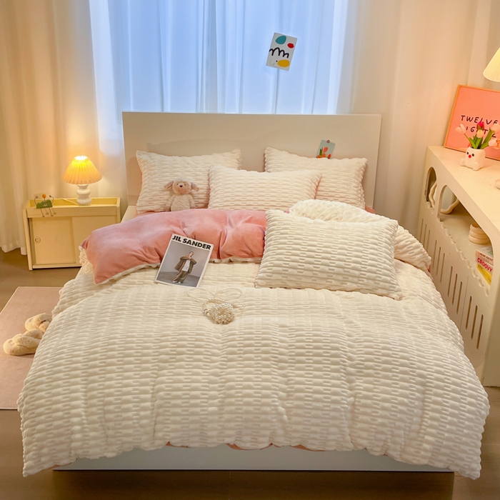 91家纺网 家纺一手货源 找家纺 爱彼家纺 2024新款兔兔绒四件套系列 免兔绒-柔雪白韵