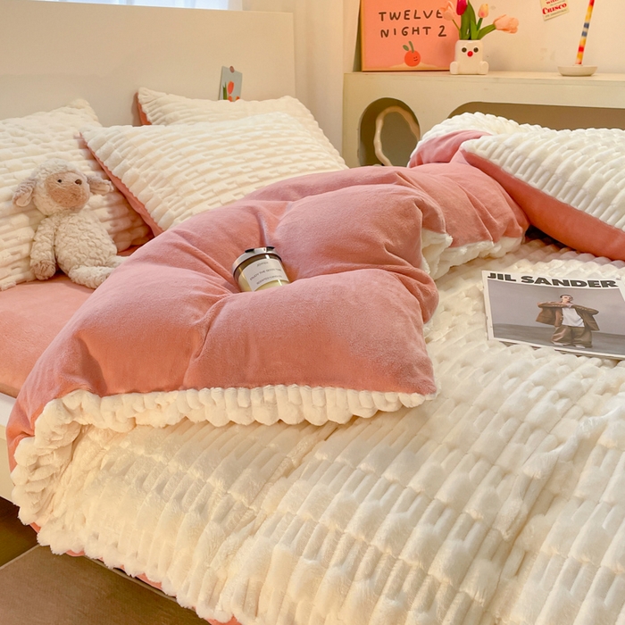 91家纺网 家纺一手货源 找家纺 爱彼家纺 2024新款兔兔绒四件套系列 免兔绒-柔雪白韵