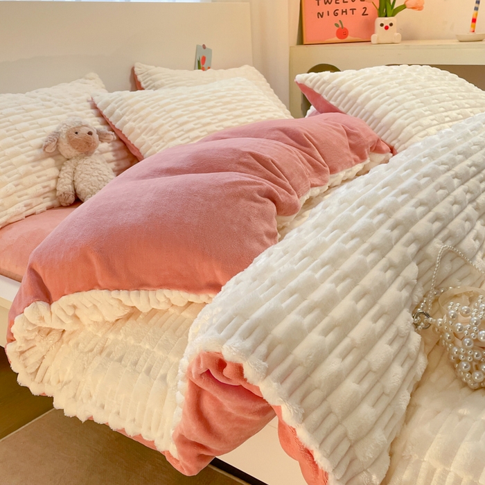 91家纺网 家纺一手货源 找家纺 爱彼家纺 2024新款兔兔绒四件套系列 免兔绒-柔雪白韵