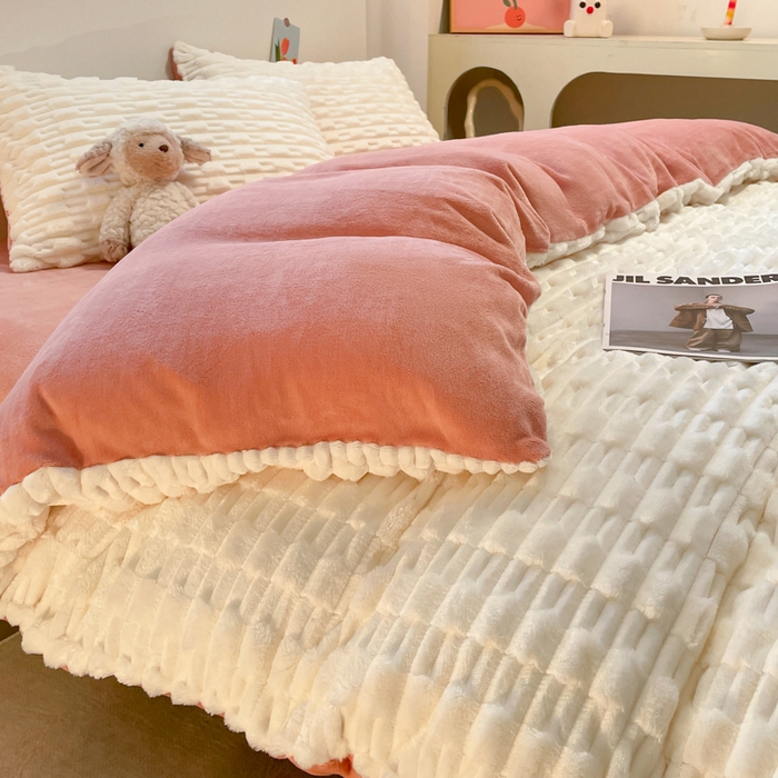 91家纺网 家纺一手货源 找家纺 爱彼家纺 2024新款兔兔绒四件套系列 免兔绒-柔雪白韵