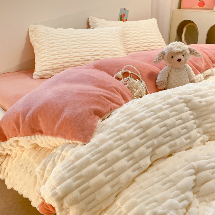 91家纺网 家纺一手货源 找家纺 爱彼家纺 2024新款兔兔绒四件套系列 免兔绒-柔雪白韵