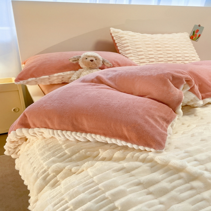 91家纺网 家纺一手货源 找家纺 爱彼家纺 2024新款兔兔绒四件套系列 免兔绒-柔雪白韵