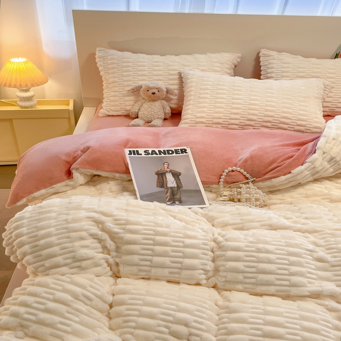 91家纺网 家纺一手货源 找家纺 爱彼家纺 2024新款兔兔绒四件套系列 免兔绒-柔雪白韵