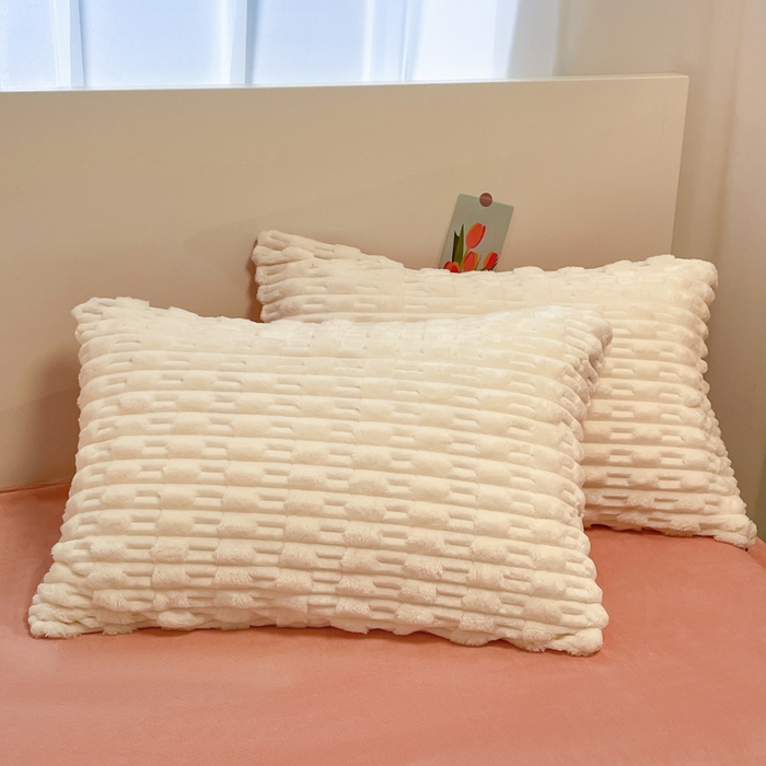 91家纺网 家纺一手货源 找家纺 爱彼家纺 2024新款兔兔绒四件套系列 免兔绒-柔雪白韵