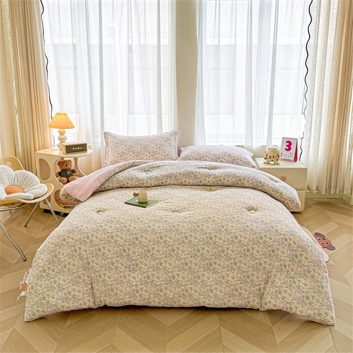 91家纺网 家纺一手货源 找家纺 小石头家纺 2025新款亲肤舒适云感双层纱抗菌被被子被芯 海棠之恋