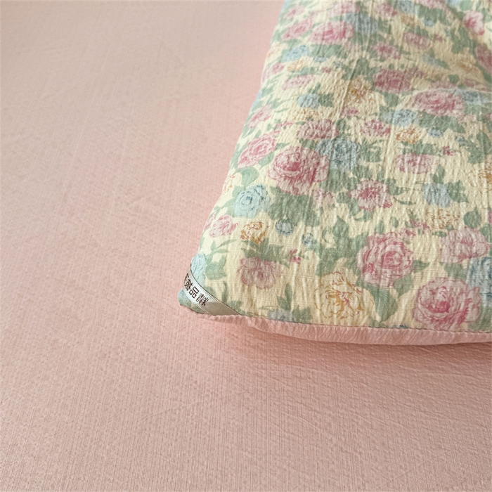 91家纺网 家纺一手货源 找家纺 小石头家纺 2025新款亲肤舒适云感双层纱抗菌被被子被芯 海棠之恋