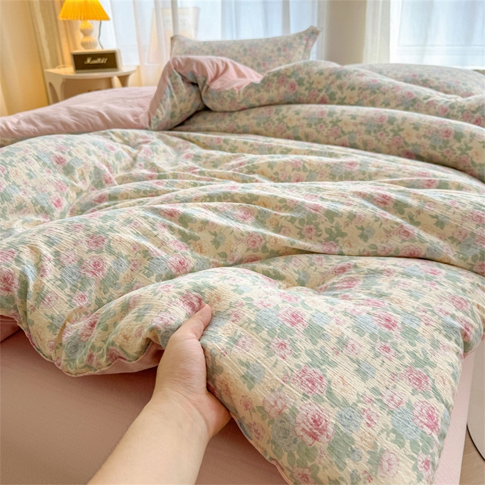 91家纺网 家纺一手货源 找家纺 小石头家纺 2025新款亲肤舒适云感双层纱抗菌被被子被芯 海棠之恋