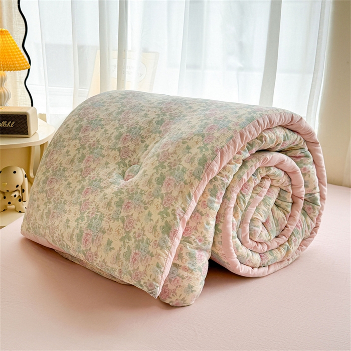 91家纺网 家纺一手货源 找家纺 小石头家纺 2025新款亲肤舒适云感双层纱抗菌被被子被芯 海棠之恋