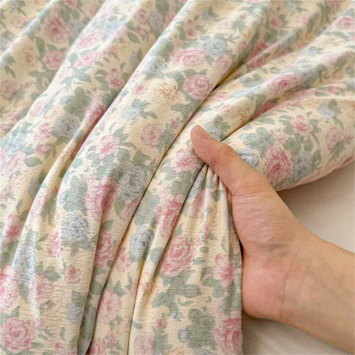 91家纺网 家纺一手货源 找家纺 小石头家纺 2025新款亲肤舒适云感双层纱抗菌被被子被芯 海棠之恋