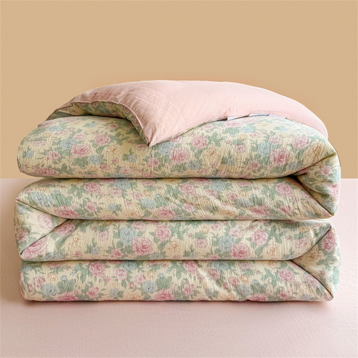 91家纺网 家纺一手货源 找家纺 小石头家纺 2025新款亲肤舒适云感双层纱抗菌被被子被芯 海棠之恋