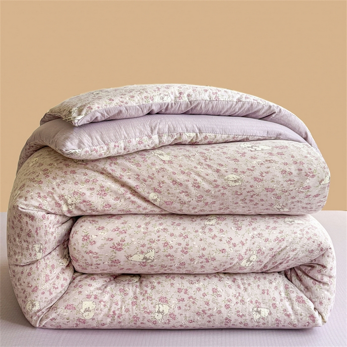 91家纺网 家纺一手货源 找家纺 小石头家纺 2025新款亲肤舒适云感双层纱抗菌被被子被芯 花园小兔