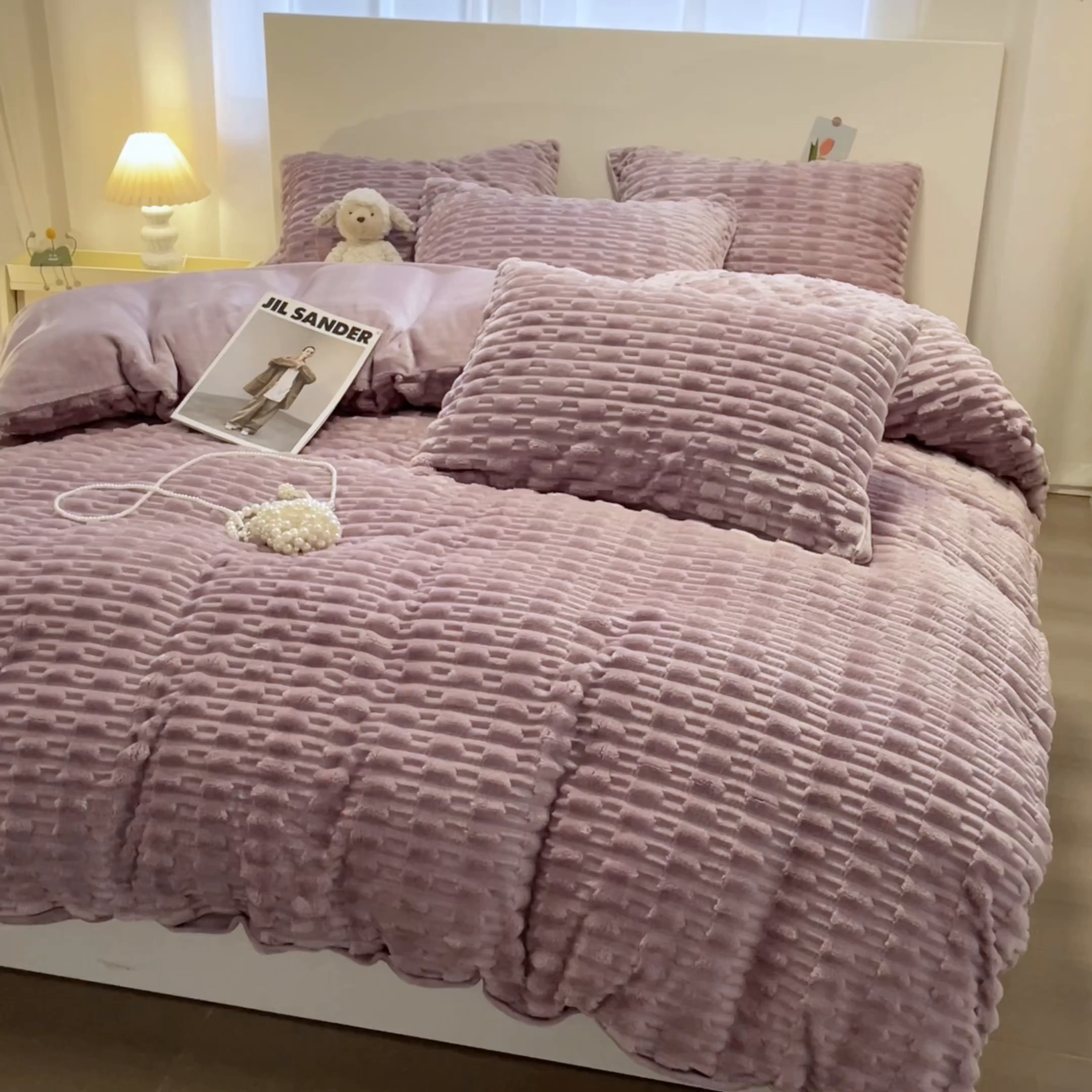 91家纺网 家纺一手货源 找家纺 爱彼家纺 2024新款兔兔绒四件套系列 免兔绒紫耀星华