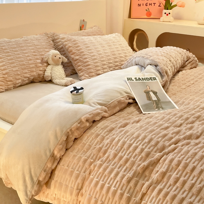 91家纺网 家纺一手货源 找家纺 爱彼家纺 2024新款兔兔绒四件套系列 兔兔绒-璀璨咖华