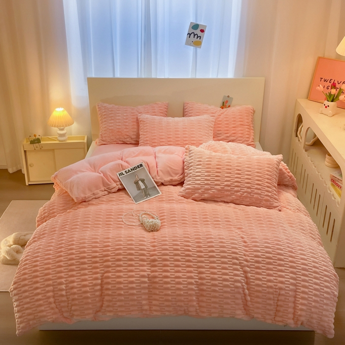 91家纺网 家纺一手货源 找家纺 爱彼家纺 2024新款兔兔绒四件套系列 兔兔绒-梦幻粉