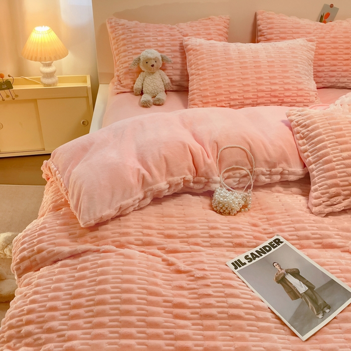 91家纺网 家纺一手货源 找家纺 爱彼家纺 2024新款兔兔绒四件套系列 兔兔绒-梦幻粉