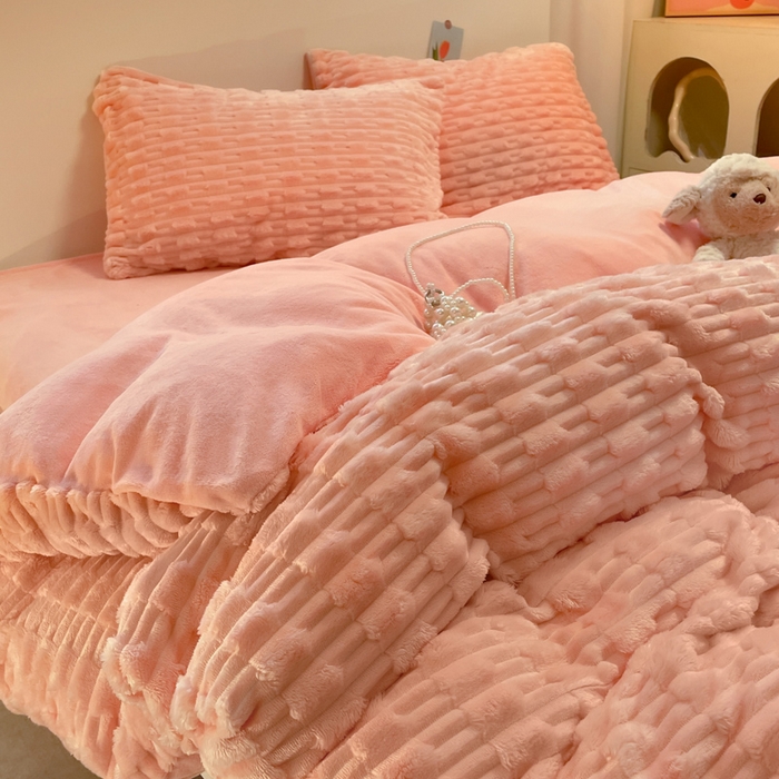 91家纺网 家纺一手货源 找家纺 爱彼家纺 2024新款兔兔绒四件套系列 兔兔绒-梦幻粉