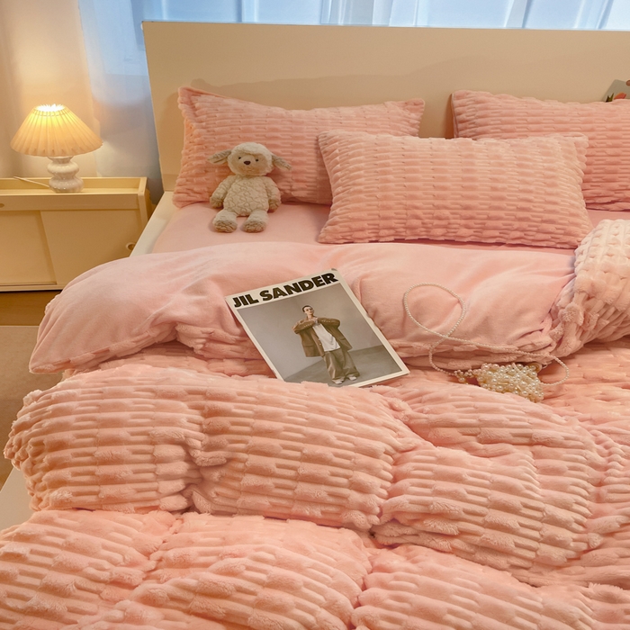 91家纺网 家纺一手货源 找家纺 爱彼家纺 2024新款兔兔绒四件套系列 兔兔绒-梦幻粉