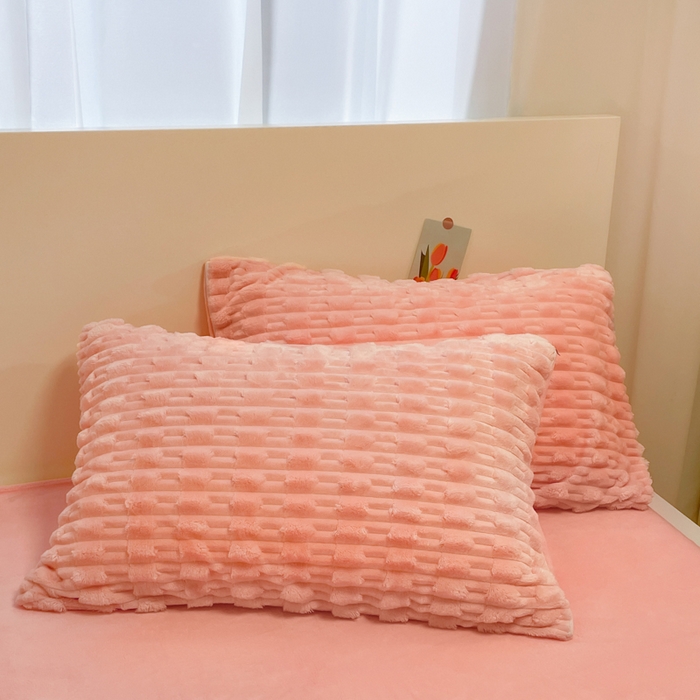 91家纺网 家纺一手货源 找家纺 爱彼家纺 2024新款兔兔绒四件套系列 兔兔绒-梦幻粉