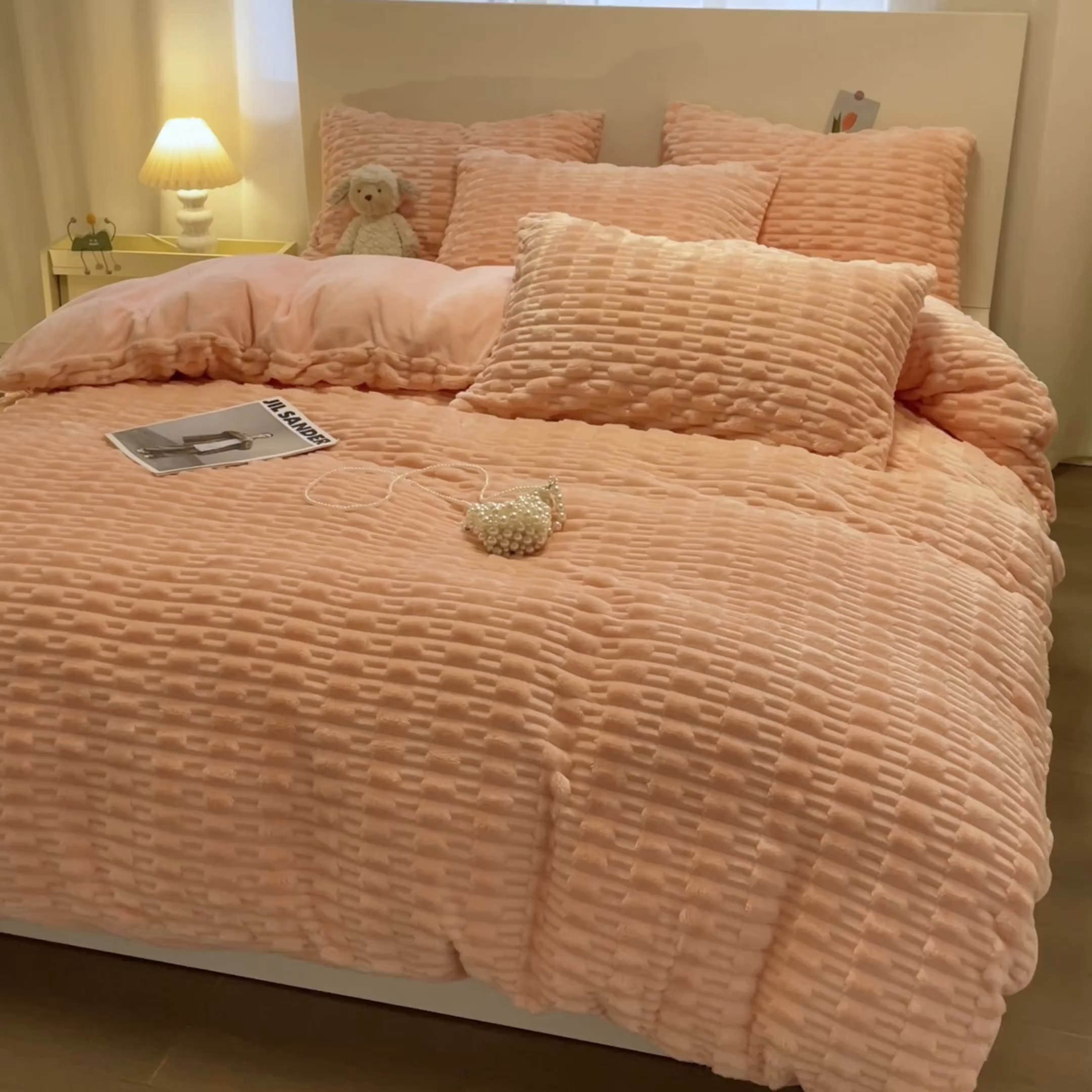 91家纺网 家纺一手货源 找家纺 爱彼家纺 2024新款兔兔绒四件套系列 兔兔绒-梦幻粉