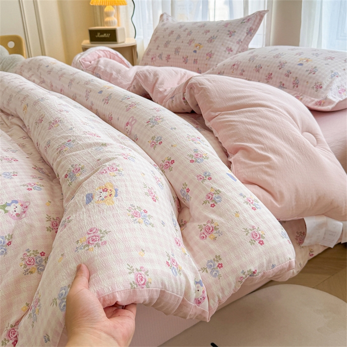 91家纺网 家纺一手货源 找家纺 小石头家纺 2025新款亲肤舒适云感双层纱抗菌被被子被芯 萌宠猫咪