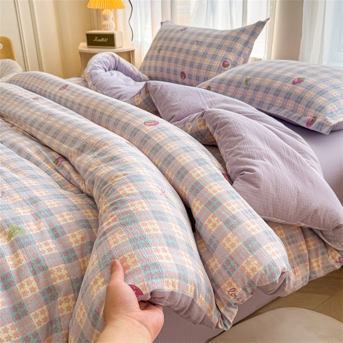 91家纺网 家纺一手货源 找家纺 小石头家纺 2025新款亲肤舒适云感双层纱抗菌被被子被芯 星星草莓