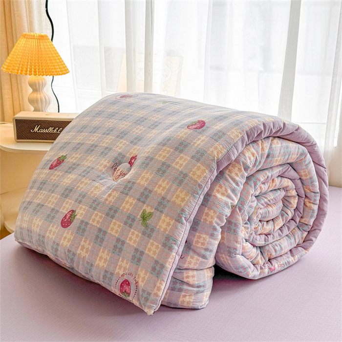 91家纺网 家纺一手货源 找家纺 小石头家纺 2025新款亲肤舒适云感双层纱抗菌被被子被芯 星星草莓