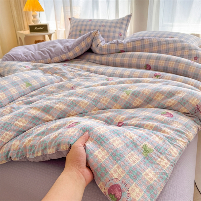 91家纺网 家纺一手货源 找家纺 小石头家纺 2025新款亲肤舒适云感双层纱抗菌被被子被芯 星星草莓