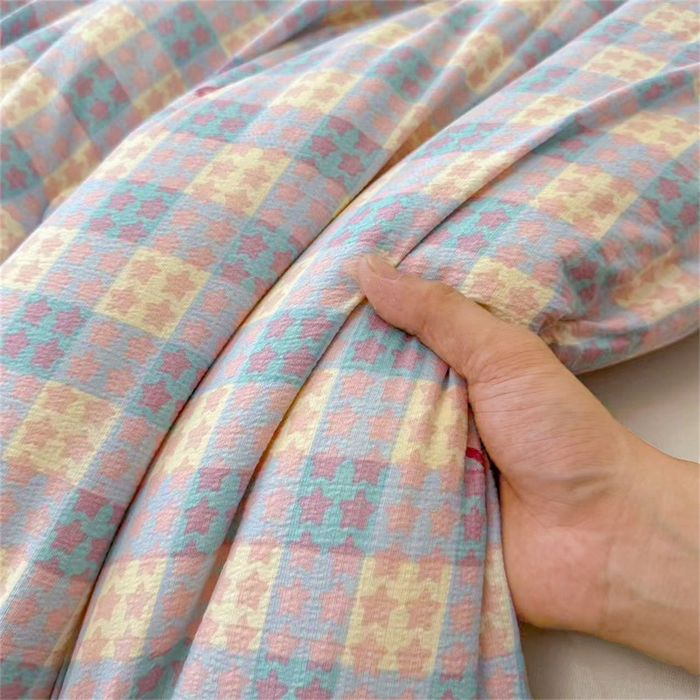 91家纺网 家纺一手货源 找家纺 小石头家纺 2025新款亲肤舒适云感双层纱抗菌被被子被芯 星星草莓