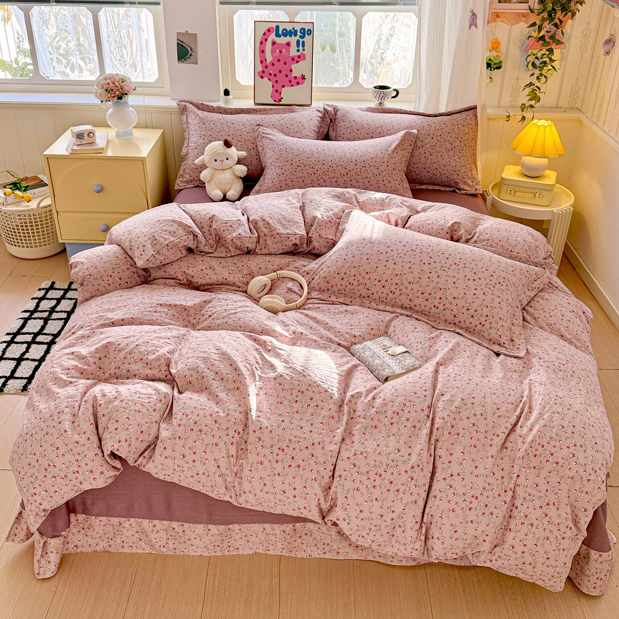 91家纺网 家纺一手货源 找家纺 （总）梦莱斯 2025新款韩国小布袋古法云感棉四件套,斑马乐园,采薇,春日小花,豆蔻,复古玫瑰,格子樱桃,赫拉,蝴蝶梦,花海,花海绿,花田浪漫,花团锦簇,花漾,瑾夕,蓝风铃,罗逸维绿,梦想熊,木棉花开,奶油草莓,南语绿,皮皮狗粉,皮皮狗蓝,蔷薇花开,沁香园紫,情人节粉,秋日记忆,疏影梦境,水墨玫瑰,桃花诺,庭院春深,兔兔熊,樱桃季,紫色花园,彩色爱心,彩色方块,黑色蝴蝶结,快乐猫咪,曼塔庄园,南语桔,情人节绿,星星狗,淡影眠,粉豹甜,格雅韵,花暖柔,花漾眠,黄格犬,蓝蝶梦,蓝格犬,绿樱碎,漫花条,萌趣格,萌趣林,暖格眠,青格韵,碎花眠,条纹馨,雅灰韵,云纹叙,彩色世界,宠物乐园,红果果,开心兔,拉布布粉,鼠鼠家族,无忧狗狗,小花园,心心动物园粉,心心动物园紫,星星乐园,芋泥小花,豹纹,小老鼠,花间绯色,蓝音庭,洛溪,满山遍野,玫瑰乐园,条纹女孩,晚来秋,小格子,小樱桃,幸运草