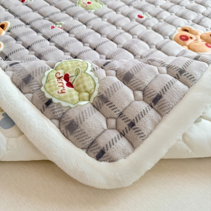 91家纺网 家纺一手货源 找家纺 优品惠 2025新款冬季牛奶绒床垫床褥垫子床护垫加绒床盖学生宿舍上下铺 抱抱熊