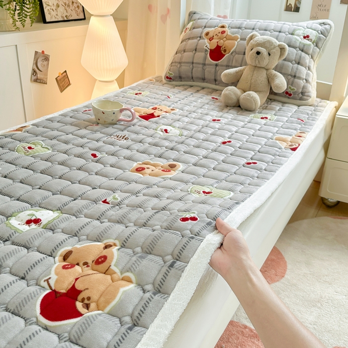 91家纺网 家纺一手货源 找家纺 优品惠 2025新款冬季牛奶绒床垫床褥垫子床护垫加绒床盖学生宿舍上下铺 抱抱熊