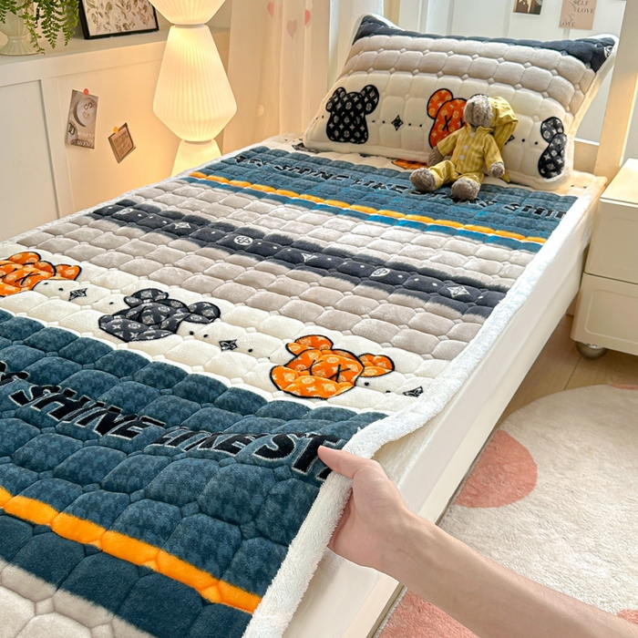 91家纺网 家纺一手货源 找家纺 优品惠 2025新款冬季牛奶绒床垫床褥垫子床护垫加绒床盖学生宿舍上下铺 都市潮熊