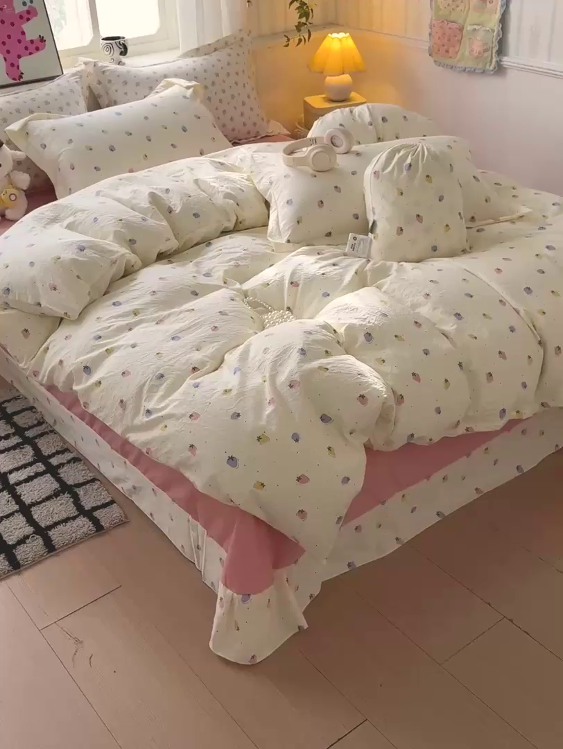 91家纺网 家纺一手货源 找家纺 梦莱斯 2025新款韩国小布袋古法云感棉四件套 奶油草莓